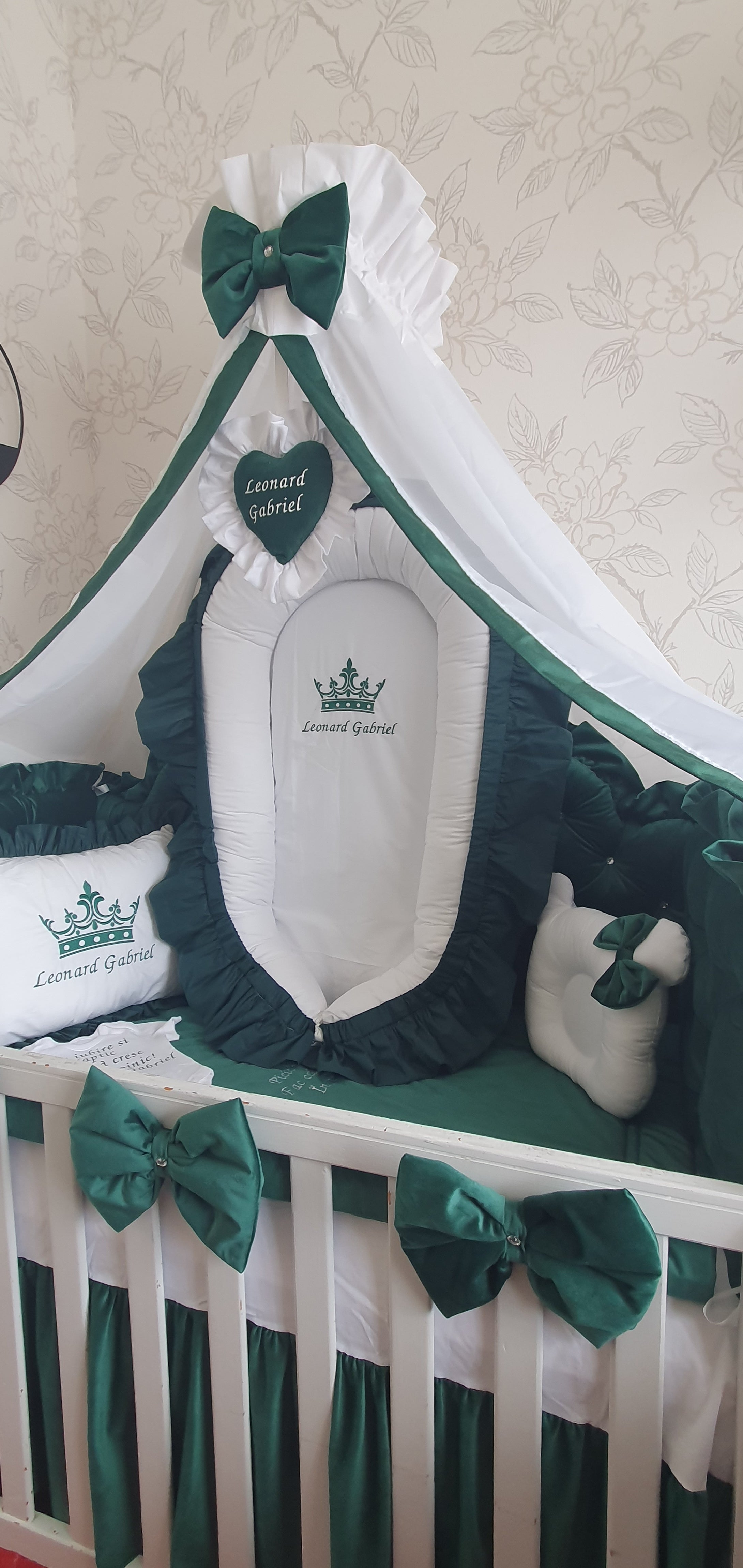 Luxury baby bedding 120x60 personalised by embroidery 

100% cotton and velvet 