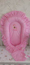 Load image into Gallery viewer, Baby nest personalised by embroidery and pillow 
100% cotton
