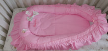 Load image into Gallery viewer, Baby nest personalised by embroidery and pillow 
100% cotton
