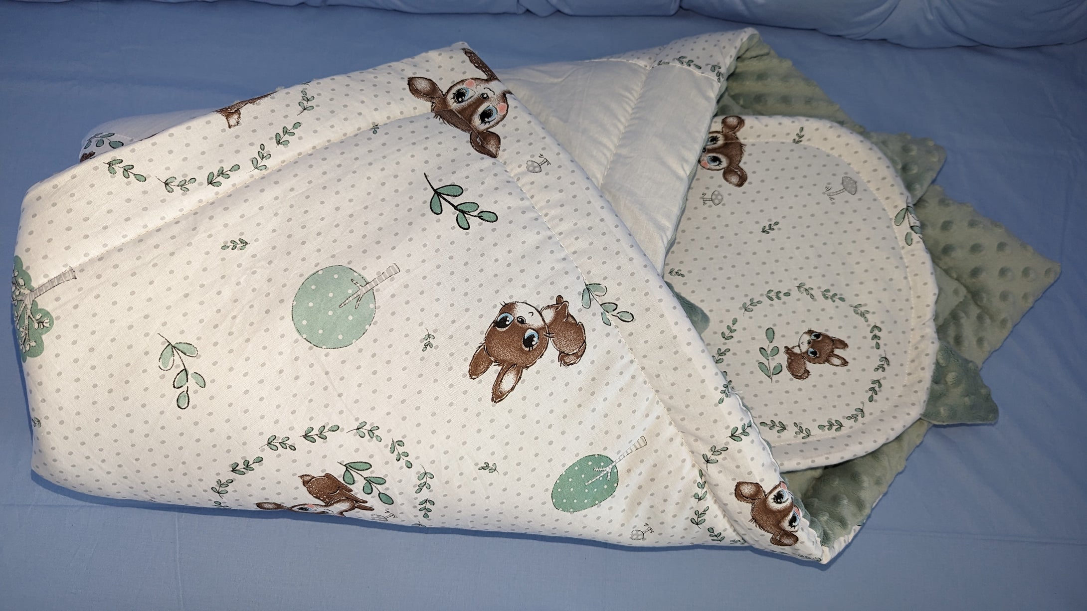 Baby blanket and pillow personalisate by embroidery