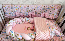 Load image into Gallery viewer, Baby bedding 120*60
100% cotton and dimple minky personalised by embroidery
❤️AVAILABLE IN STOCK ❤️
