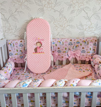 Load image into Gallery viewer, Baby bedding 120*60
100% cotton and dimple minky personalised by embroidery
❤️AVAILABLE IN STOCK ❤️
