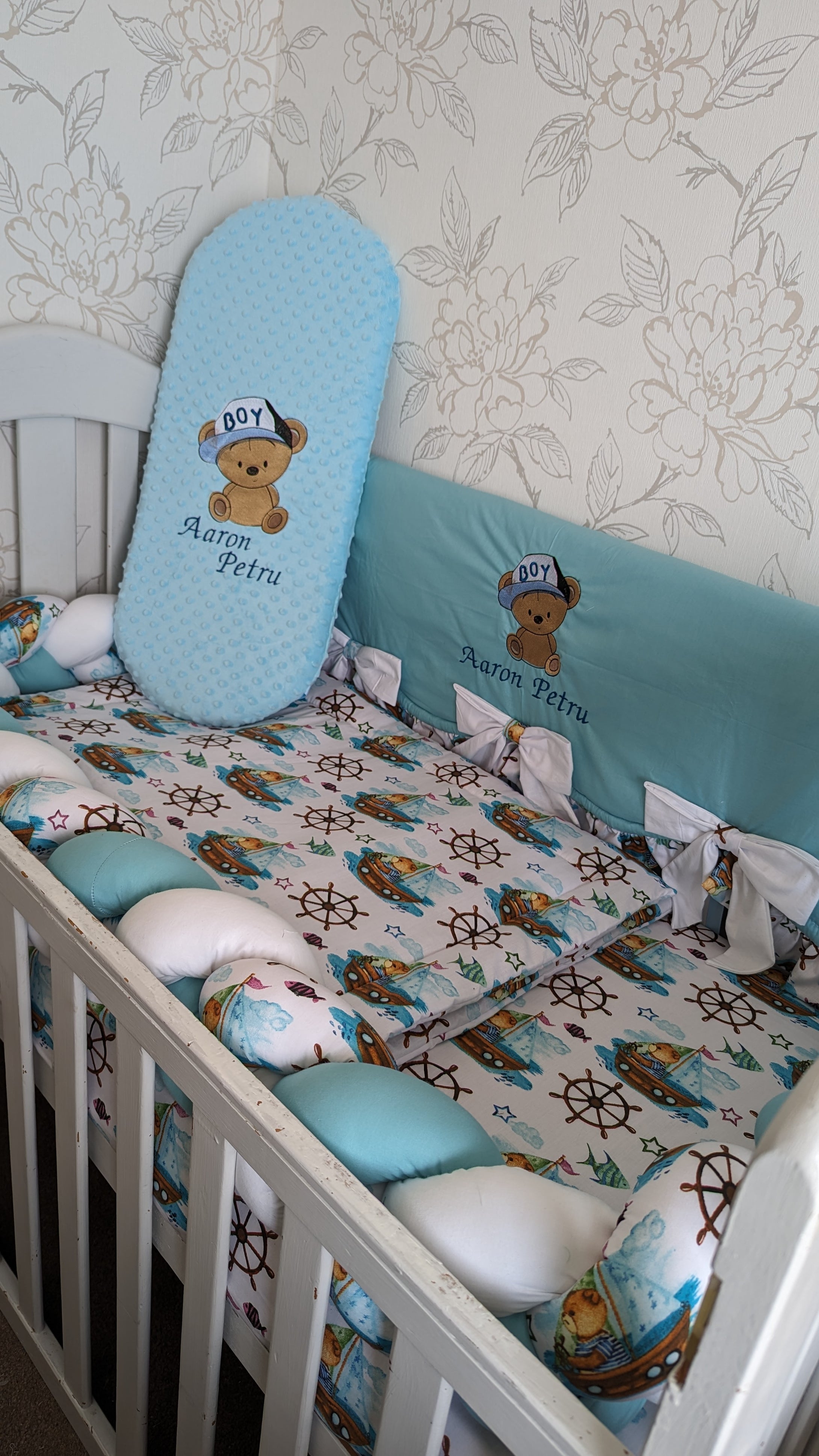 Baby bedding 120*60
100% cotton and dimple minky personalised