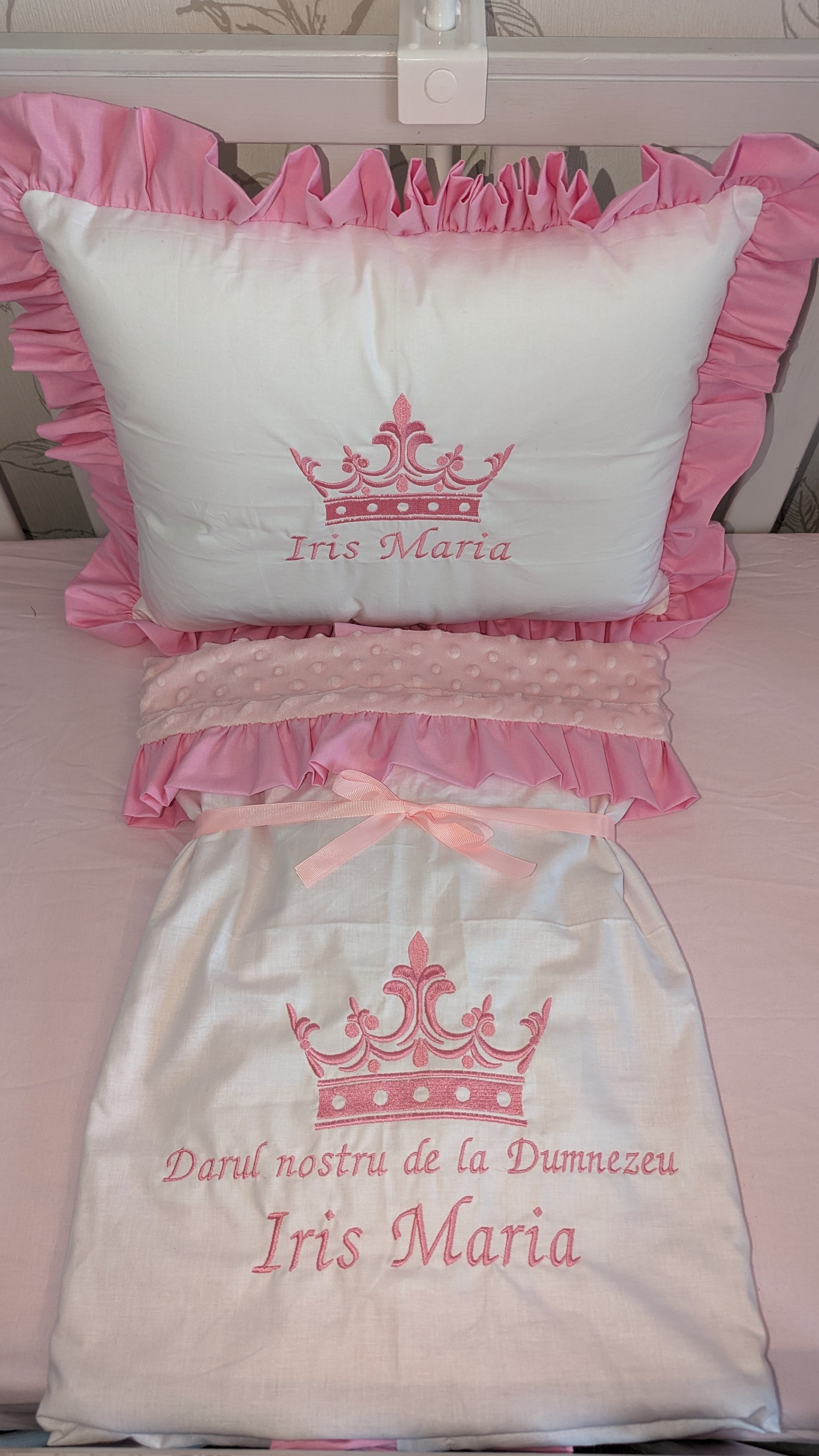 Blanket and pillow 
100% cotton and dimple minky
Personalised by embroidery