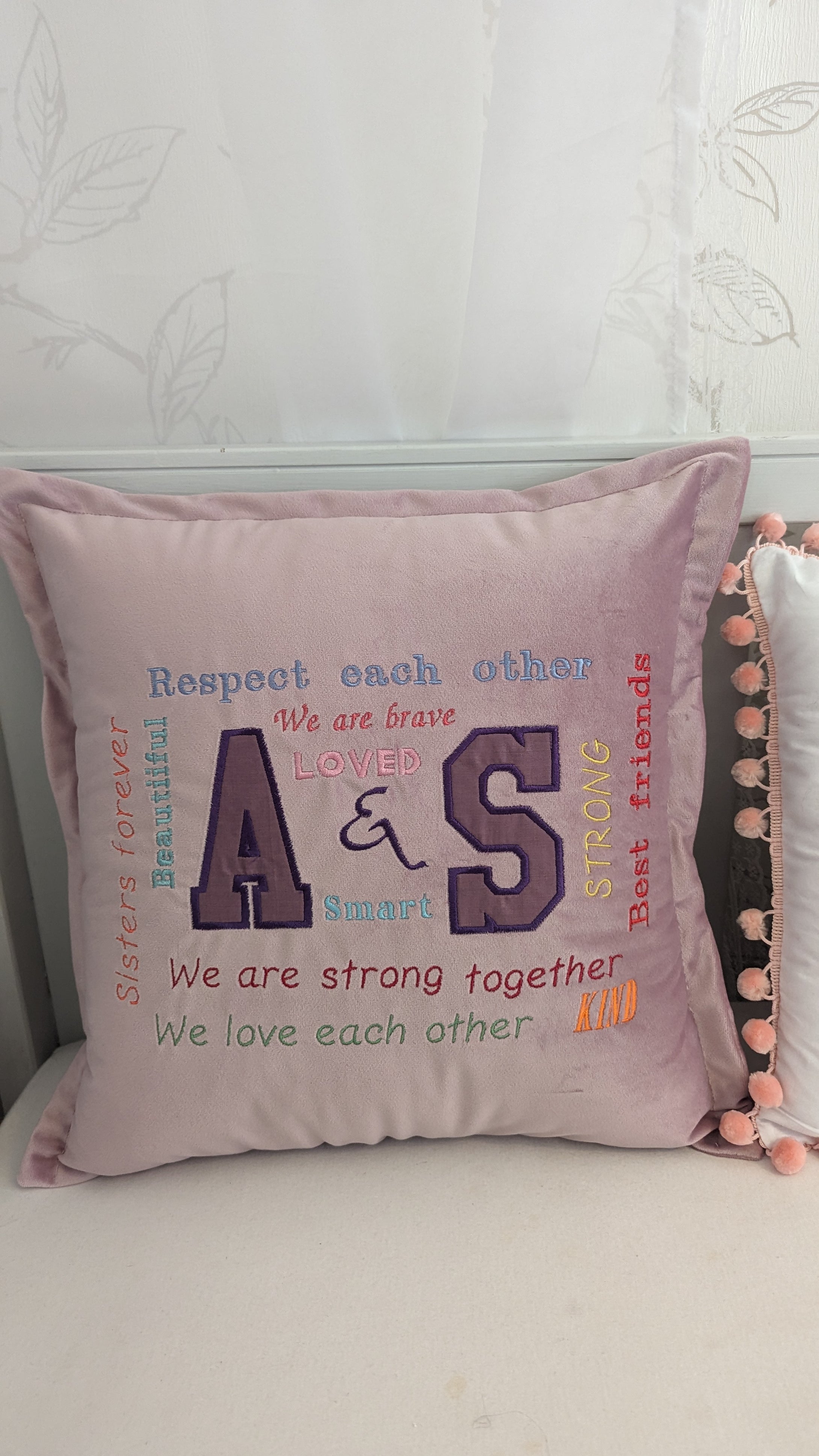 Little memories
Pillows  personalised by embroidery Velvet