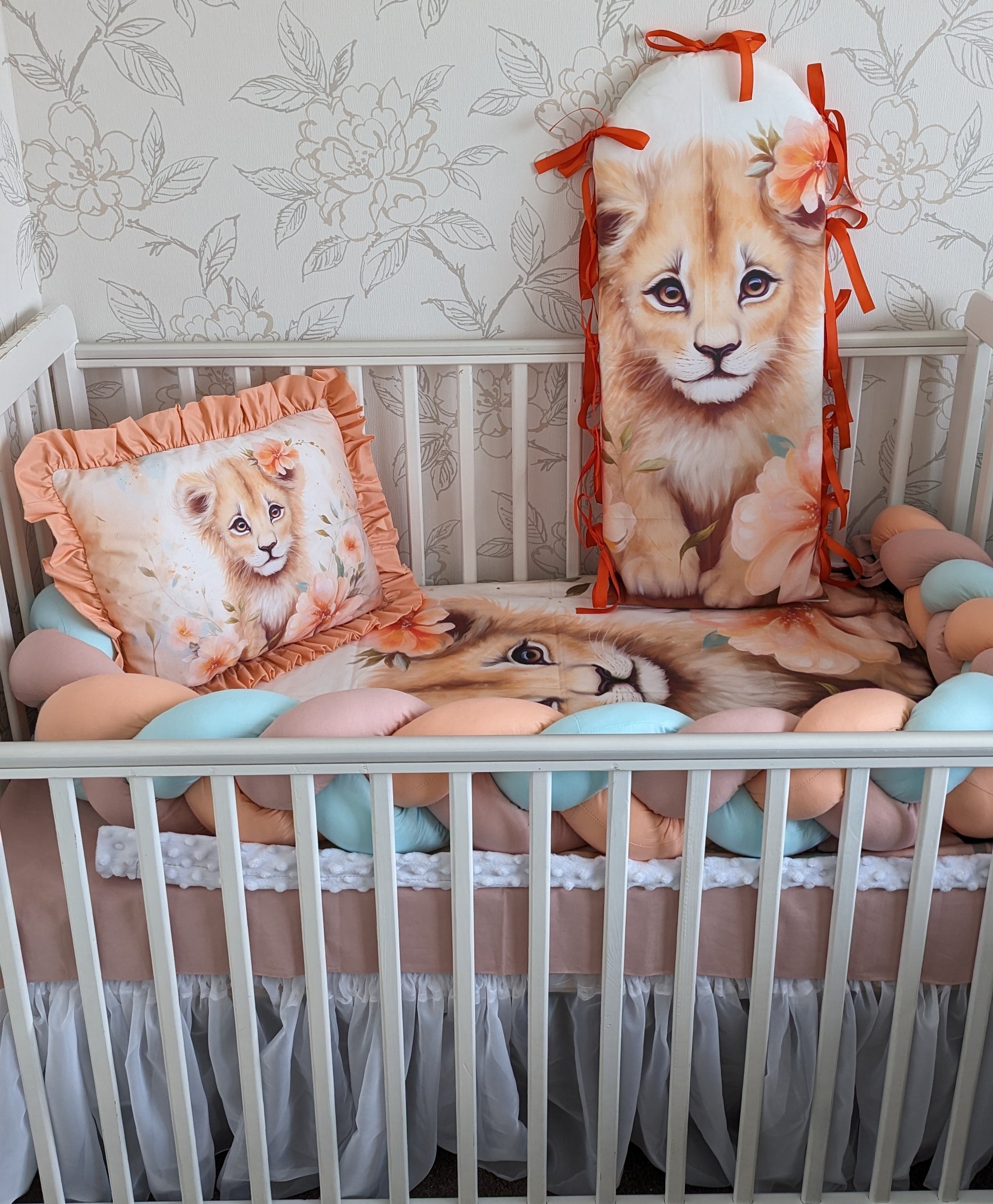 Baby nest with braided bumper
Blanket and pillow