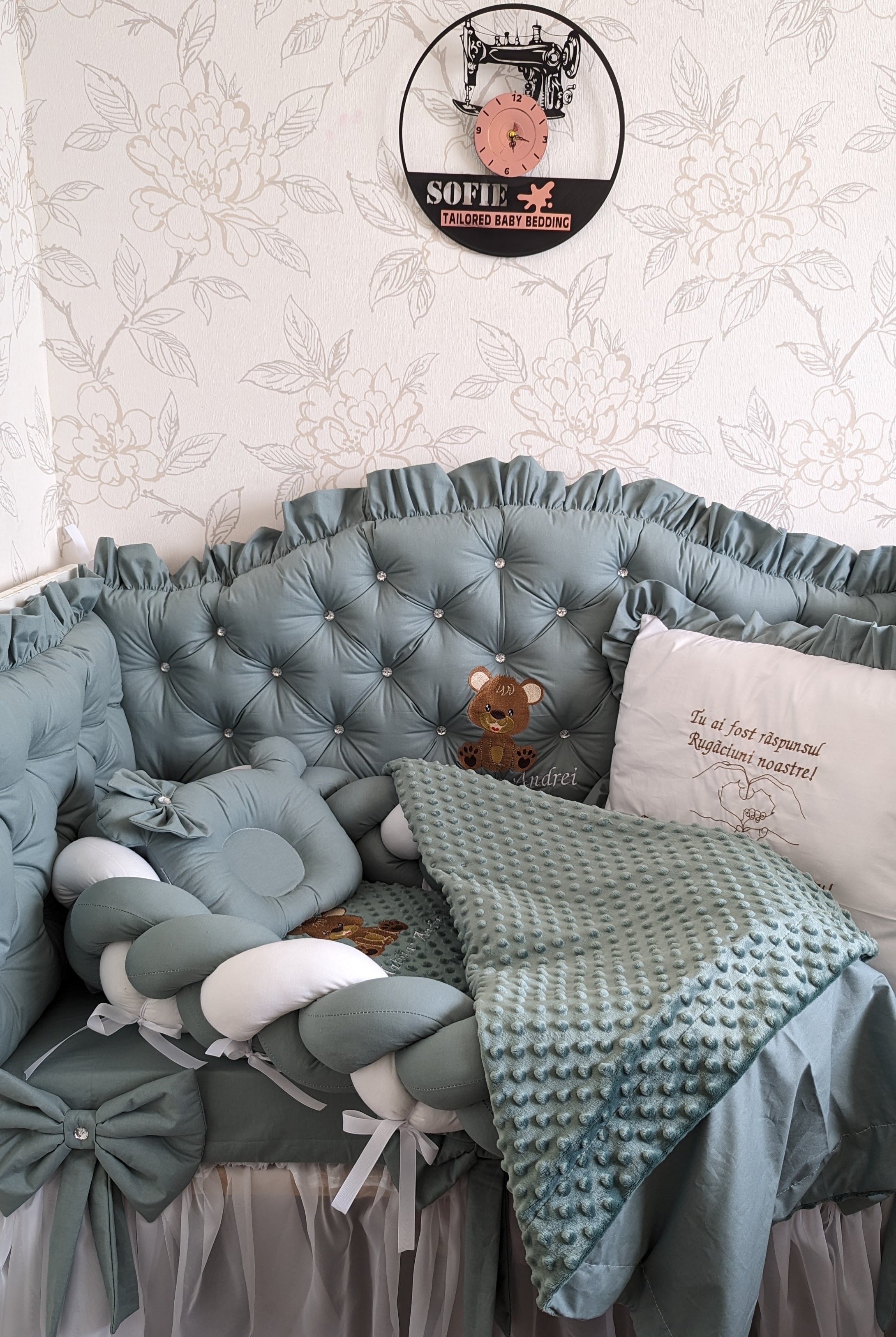 Luxury baby bedding cotton
120*60 personalised by embroidery