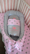 Load image into Gallery viewer, Baby nest and blanket

