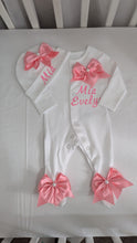 Load image into Gallery viewer, Baby&#39;s first outfit personalised with print 
✅ 1 Baby grow 
✅ 1 Hat
