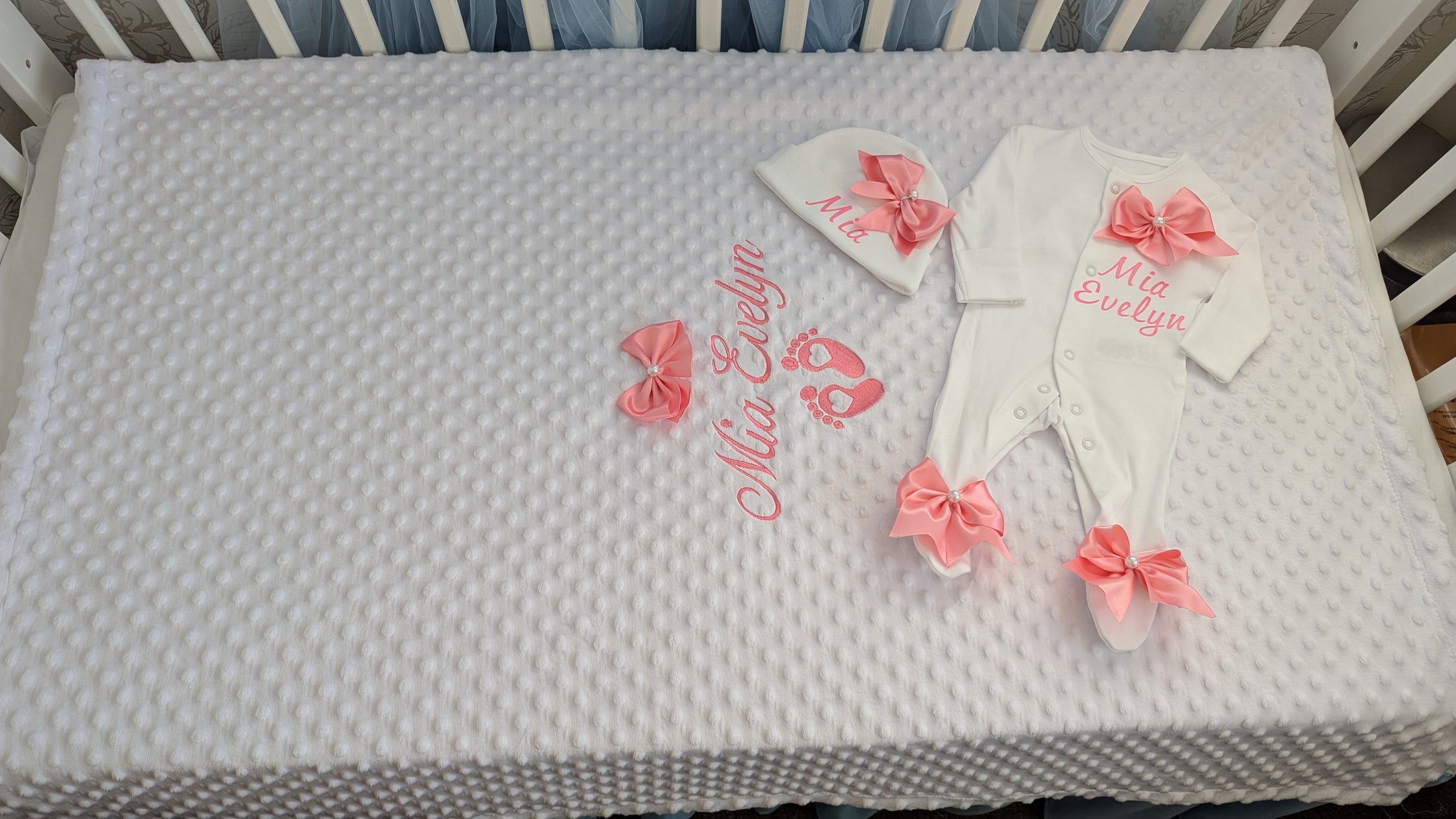 Baby's first outfit personalised with print 
✅ 1 Baby grow 
✅ 1 Hat