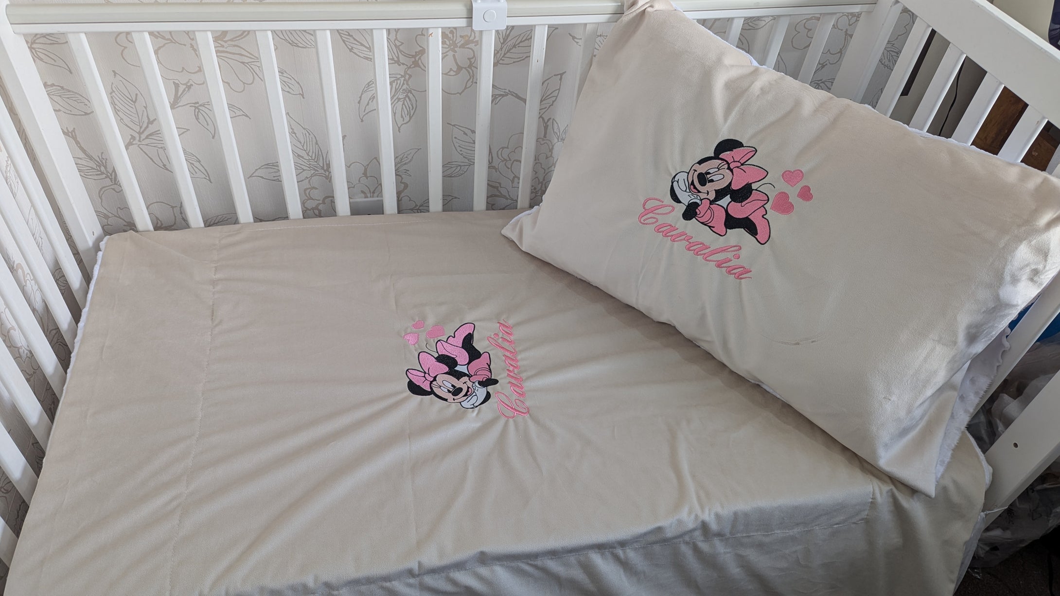 Baby blanket and pillow made in velvet and dimple