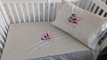 Load image into Gallery viewer, Baby blanket and pillow made in velvet and dimple
