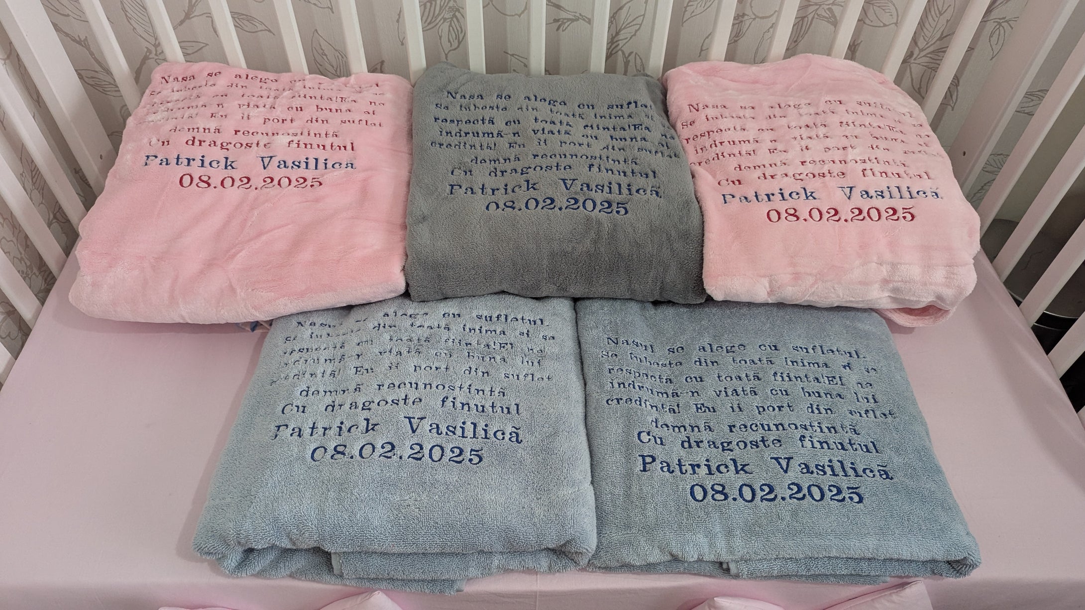 Towels personalized by embroidered
