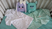 Load image into Gallery viewer, Bathrobe for kids personalised by embroidery
✅ 2 Pillows personalised by embroidery

