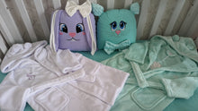 Load image into Gallery viewer, Bathrobe for kids personalised by embroidery
✅ 2 Pillows personalised by embroidery
