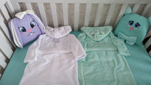 Load image into Gallery viewer, Bathrobe for kids personalised by embroidery
✅ 2 Pillows personalised by embroidery
