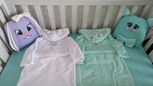 Load image into Gallery viewer, Bathrobe for kids personalised by embroidery
✅ 2 Pillows personalised by embroidery
