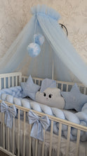 Load image into Gallery viewer, Luxury baby bedding  120*60 personalised by embroidery,  100% cotton 
✅ 1 Mattress cover 120*60
✅ 1 Blanket personalised by embroidery 120*100
✅ 1 Braided bumper 240 mtr
✅ 1 Pillow cloud 
✅️ 2 Pillows Star 
✅ 1 Pillow 
✅ 1 Canopy with with a pom pom and b
