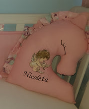 Load image into Gallery viewer, Baby bumper and pillows
