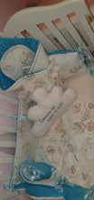 Load image into Gallery viewer, Baby bedding 90x50, personalized by embroidery, 100% cotton and dimple minky 
