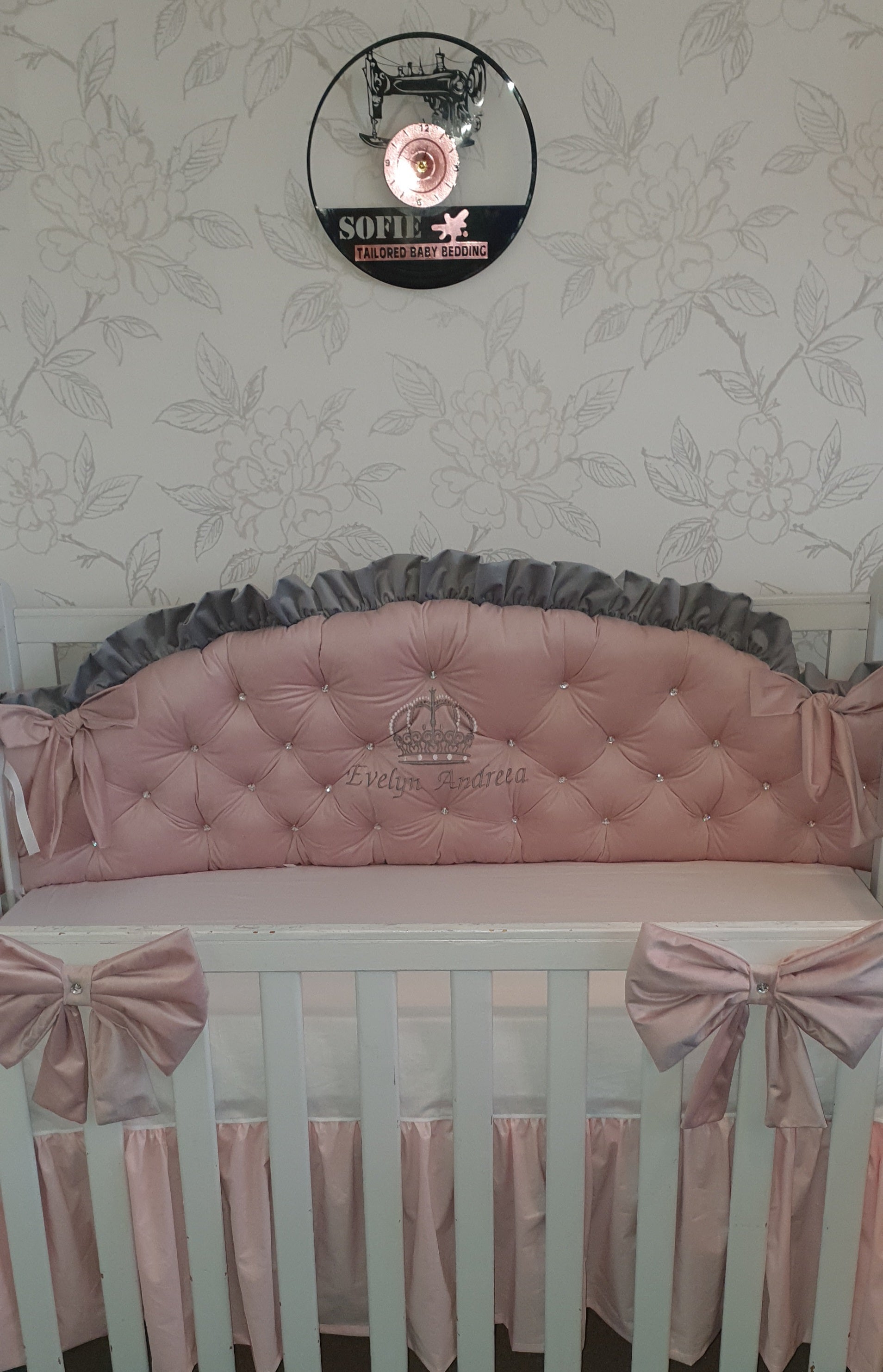 Luxury baby Bumper 140x50 

Velvet, personalised by embroidery duble face