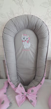 Load image into Gallery viewer, Baby nest personalised by embroidery and  2 baby pillows
