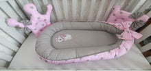 Load image into Gallery viewer, Baby nest personalised by embroidery and  2 baby pillows

